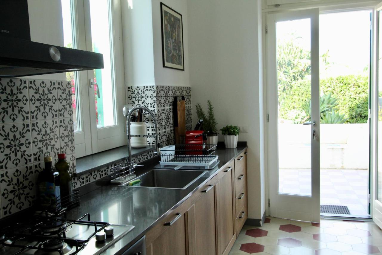 La Casa Bianca Villa Lipari  Exteriör bild