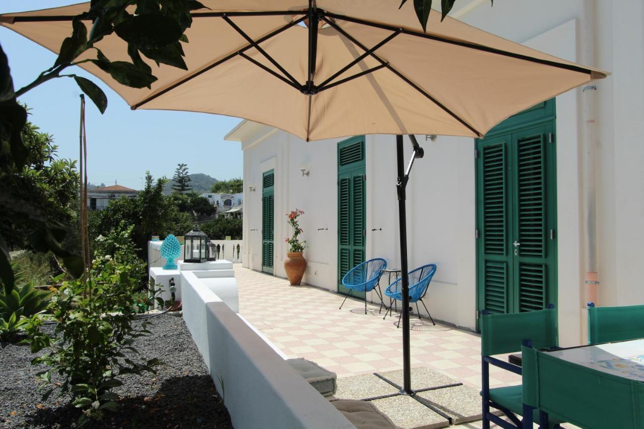 La Casa Bianca Villa Lipari  Exteriör bild