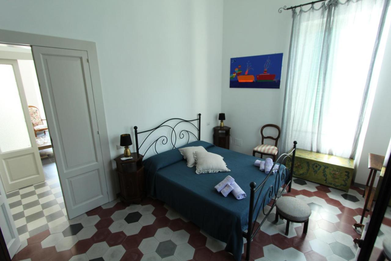 La Casa Bianca Villa Lipari  Exteriör bild