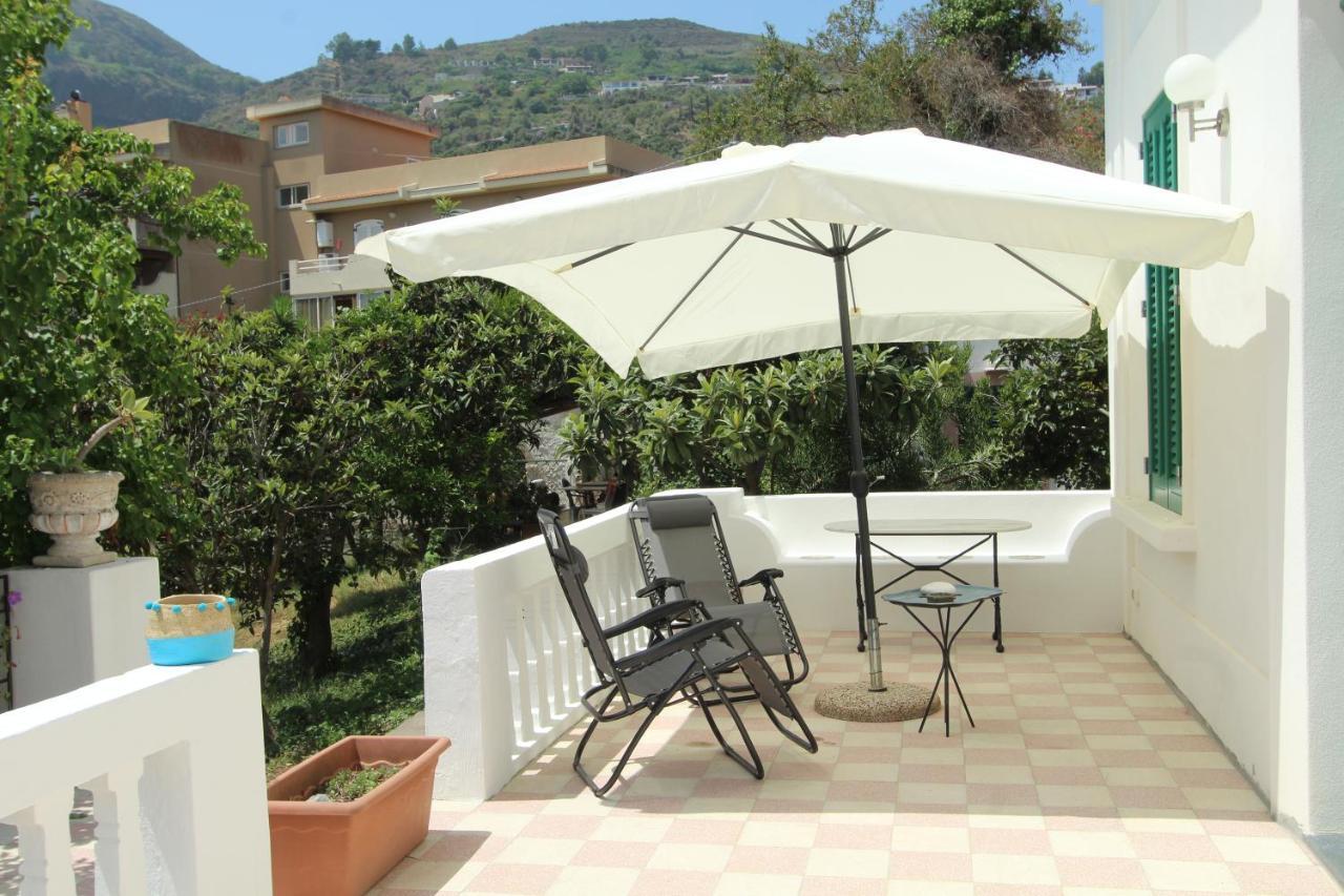 La Casa Bianca Villa Lipari  Exteriör bild