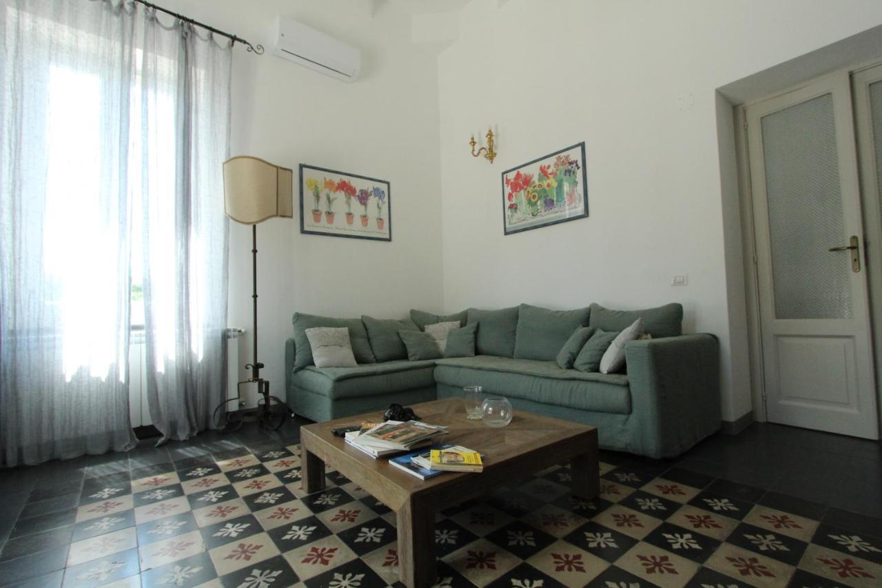 La Casa Bianca Villa Lipari  Exteriör bild