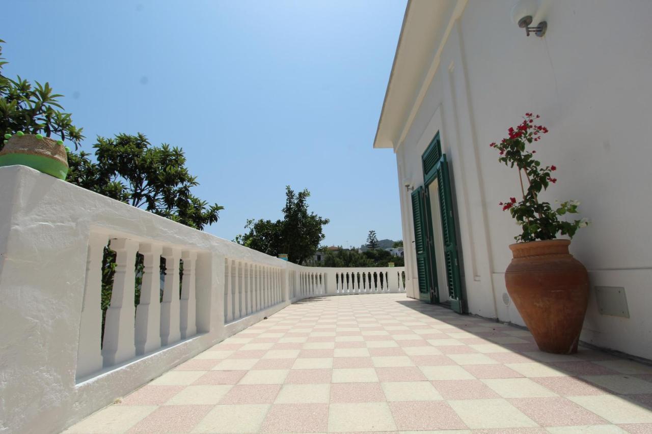La Casa Bianca Villa Lipari  Exteriör bild