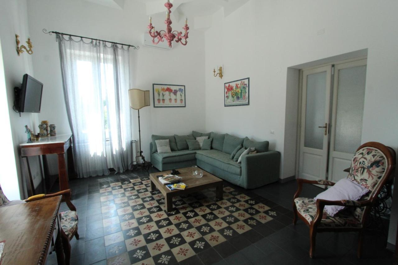 La Casa Bianca Villa Lipari  Exteriör bild